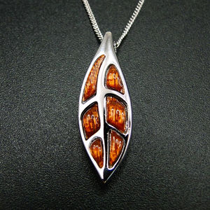 Colgante de Plata de Ley 925 con Incrustaciones de Madera de Koa y Hoja de Maile para Mujer - Product Image 4