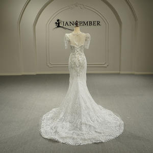 Robe de mariée moderne haut de gamme Gt26047, nouvelle collection, en dentelle artisanale, dos nu, amincissante, ornée de perles, avec traîne chapelle. - Product Image 4