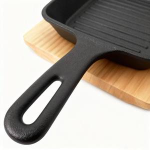 Plancha de cuisson BBQ pliable carrée écologique Zunck en fonte sans revêtement, design classique, acier au carbone, poignée en bois, four - Product Image 3