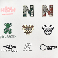Écusson en silicone personnalisé avec logo en relief 3D par transfert de chaleur, étiquette de vêtement en caoutchouc et en silicone par transfert de chaleur avec logo 3D