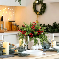 Bouquet de branches artificielles de pin et de cyprès avec baies rouges, idéal pour la décoration intérieure de Noël et d'Halloween, centre de table, vente en gros