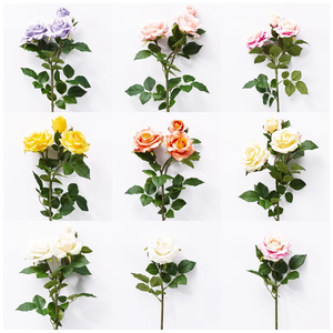 Meilleure vente 29 pouces Triple Rose Bush Arrangement réaliste Faux décor floral pour toile de fond d'arche de mariage pour l'obtention du diplôme de Noël - Product Image 3
