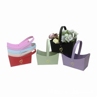Boîte à fleurs à petit seau à la mode de couleur macaron, boîte à fleurs éternelle avec boîte-cadeau à la main