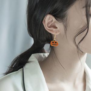 Nueva venta al por mayor de moda fantasma de Halloween calabaza sonriente colgante encanto pendientes con ajustes de gancho religioso para fiestas y regalos - Product Image 4