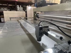 Full Automatic Mini Cutting and Sealing <b>Polythene</b> 50 Kg <b>Plastic</b> T-Shirt Shopping Garbage Bag Making Machine With Conveyor - Product Image 3