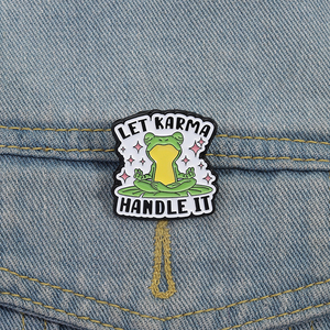 Let Karma Handle It esmalte Pin lindo Rana meditación broche solapa insignia divertida cita joyería regalo para amigos al por mayor - Product Image 1