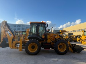 Chargeuse-pelleteuse JCB 4CX 4WD neuve d'origine, équipement polyvalent pour le creusement de fossés, le chargement et les travaux sur site - Product Image 1