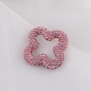 2025 Venta caliente hueco cuatro hojas forma de trébol encanto diamantes de imitación cuentas de arcilla suave para pulsera teléfono caso Beadable llavero - Product Image 6