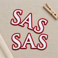 Patch brodé en lettres blanches avec bordure rouge |   Patch personnalisé à coudre sur les manches des vestes