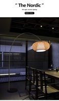 Lampe sur pied LED E27 moderne et minimaliste de style nordique avec structure en fer et abat-jour en bois pour chambre et salon de villa