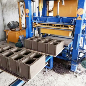 Máquina para Hacer Bloques <span class=keywords><strong>de</strong></span> Concreto QT4-15 Guatemala, Máquina Multifuncional para Hacer Bloques y Ladrillos <span class=keywords><strong>de</strong></span> Cemento, Utiliza <span class=keywords><strong>Generador</strong></span> <span class=keywords><strong>de</strong></span> 50kw - Product Image 1