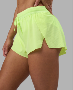 Pantalones Cortos Deportivos Ligeros con Logotipo Personalizado del Fabricante OEM, de Secado Rápido, con Abertura Lateral de 3 Pulgadas, para Gimnasio y Running, con Ropa Interior para <span class=keywords><strong>Mujer</strong></span> - Product Image 3