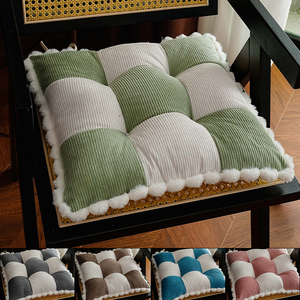 Coussin de siège carré en velours côtelé avec décoration de boules en peluche assorties aux couleurs du motif, coussin de chaise de bureau, coussin de siège polyvalent - Product Image 1