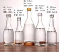 Ensemble de bouteilles en verre sur mesure, différentes tailles de 187 ml à 500 ml, contenants pour spiritueux pour la dégustation, la collection et la présentation en magasin
