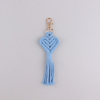 Porte-clés Cœur Tressé à la Main en Macramé avec Pompon, Breloque de Sac Bohème, Pendentif Cœur Tressé pour Sac à Dos et Décoration de Clés