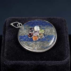 Pendentif disque Chakra Lapis Lazuli avec incrustation de quartz sertie clos, plaqué argent, style bohème classique, breloque unisexe, cadeau - Product Image 3