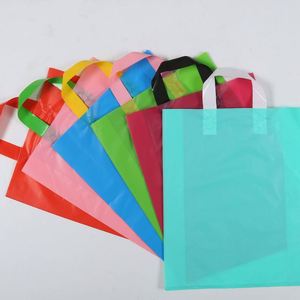 Bolsas de compras al por mayor con cremallera y fuelle lateral de PE personalizadas para ropa y embalaje de regalos para mujer, con logotipo personalizado - Product Image 4