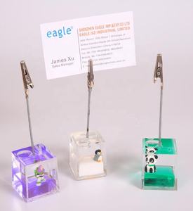 Clip de message en acrylique de haute qualité, base en acrylique, poisson 3D flottant, rempli d'huile, clip de bureau pour photos, messages, cartes de visite - Product Image 3