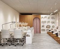 Conception d'intérieur personnalisée pour salon de manucure avec poste de travail professionnel, étagère de présentation et solution d'espace confortable pour les entreprises de beauté