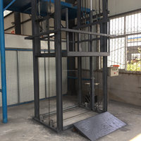 Plateforme élévatrice hydraulique à rail de guidage extérieur pour le levage de marchandises