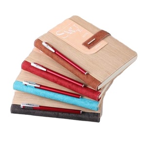 A5 di legno termo DELL'UNITÀ di elaborazione copertina rigida in pelle <span class=keywords><strong>notepad</strong></span> ufficiale notebook con la penna loop e fibbia - Product Image 1