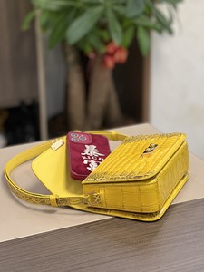 Sac bandoulière en cuir de crocodile du Nil jaune, design élégant et tendance, longueur de la bandoulière réglable - Product Image 3