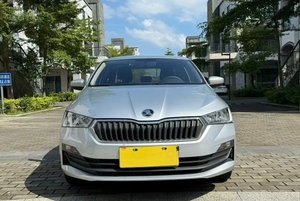 <span class=keywords><strong>Skoda</strong></span> Rapid <span class=keywords><strong>2020</strong></span> 1.5L Manuale Versione Standard - Berlina Compatta 4 Porte 5 Posti, Efficiente nei Consumi per Uso Familiare, Disponibile all'Ingrosso - Product Image 2