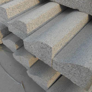 Bordure en granit gris sésame chinois, design moderne extérieur, tailles personnalisées, flammé, grand chanfrein sur le bord avant - Product Image 1