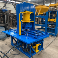 Machine à briques emboîtables standard, machine à briques en plastique, machine à briques en poudre minérale pour le recyclage des déchets plastiques
