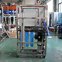 Machine de traitement d'eau RO monophasée 250 LPH certifiée ISO, équipement industriel personnalisé pour la production d'eau pure, filtration par pompe PLC