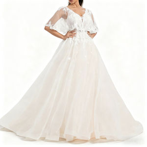 فستان زفاف رومانسي رائج بياقة على شكل V مع تطريز دانتيل وأكمام شفافة وتصميم A-Line مع ربطة خلفية وحمالة صدر مدمجة - Product Image 1