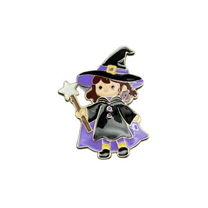 Broche sorcière de dessin animé mignonne en alliage de zinc, épingle de fête d'Halloween pour enfants, accessoire de mode unisexe - Product Image 5