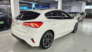 <span class=keywords><strong>Ford</strong></span> <span class=keywords><strong>Focus</strong></span> <span class=keywords><strong>ST</strong></span> Line 2020 1.5L Turbo Automatique Sport Hatchback, papiers complets à <span class=keywords><strong>vendre</strong></span>, Sport Hatchback, papiers complets - Product Image 3