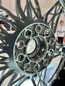 عجلة قيادة مخصصة 168 بوصة متعددة الأذرع مقعرة من ألياف الكربون المتكاملة بتصميم سايبربانك مجوفة مناسبة لسيارة بورش 911GT3 - Product Image 3