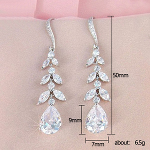 Orecchini Pendenti a Goccia con Nappa Lunga e Foglia in Zirconia Cubica per Donna, Gioielli da Sposa alla Moda - Product Image 5
