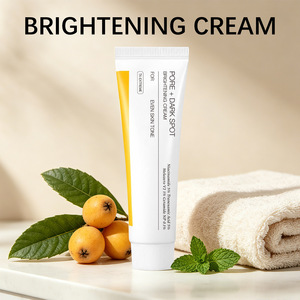 Crema Schiarente con Acido Tranexamico 5% e Niacinamide 5%, Crema Viso Idratante e Riparatrice per Macchie Scure con Ceramidi - Product Image 4