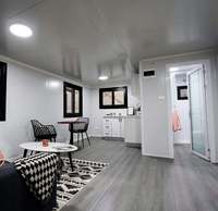 Casa Contenedor Moderna Expandible de Acero con Paneles Sándwich Rectangulares, para Uso en Exteriores como Villa