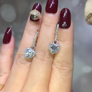 E1066 Orecchini pendenti a forma di cuore in oro bianco con cristalli e strass, gioielli da donna romantici per matrimonio - Product Image 6