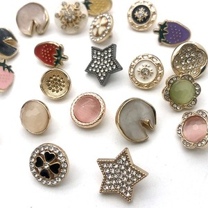 Oem ODM thiết kế Kẽm hợp kim đồng thau Kim Loại May nút bấm Stud nút <span class=keywords><strong>prong</strong></span> kim cương may nút cho quần áo may mặc - Product Image 1