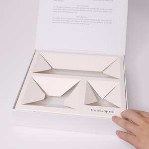 กล่องของขวัญแม่เหล็กแบบแข็งพร้อมโลโก้สั่งทำพิเศษ บรรจุภัณฑ์กระดาษแข็งพร้อมแผ่นโฟมสำหรับขวด - Product Image 6
