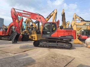 Excavatrice sur chenilles d'occasion DOOSAN DX225LC modèle 2016 avec POMPE ORIGINALE pour travaux de construction - Product Image 4