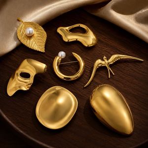 Nouvelle arrivée, broche en acier inoxydable en forme de C avec perle simulée, étanche, plaquée or 18 carats PVD, pour femmes - Product Image 2