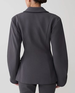 เสื้อเบลเซอร์ทรงเข้ารูปสำหรับผู้หญิง กระดุมสองแถว ปกเว้า แขนยาว ผลิตจากผ้าวูลผสมโพลีเอสเตอร์สีเทาล้วน - Product Image 3