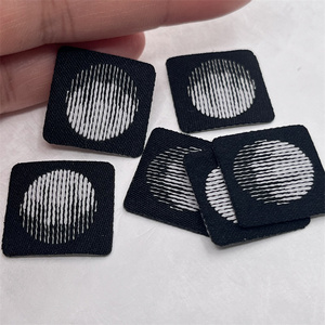 Etiquetas tejidas NFC personalizadas con logotipo, precio de fábrica directo para marcas de ropa - Product Image 4