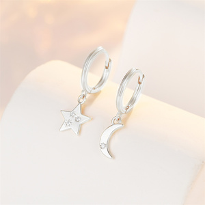 Boucles d'oreilles asymétriques en argent sterling ROXI S925 avec pendentif étoile et lune pour femmes - Product Image 2