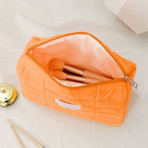 Sacs de voyage et de plage personnalisés en polyester grande capacité pour articles de toilette, maquillage et cosmétiques, faible MOQ, couleurs bonbon à carreaux, fermeture éclair, logo - Product Image 3