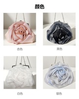 Pochette de soirée tendance pour femme en polyester à motif floral, avec fermoir kiss-lock et chaîne nuage, idéale pour les sorties et les rendez-vous