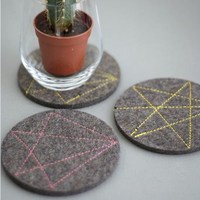 Ensemble de dessous-de-plat et sous-verres en feutre lavable de haute qualité, style tendance, avec logo en cuir personnalisé pour la maison et les restaurants