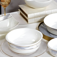 Lot de 50 pièces de vaisselle de luxe en porcelaine fine, motif paysager, bordure dorée, élégant, classique, style européen, vente en gros