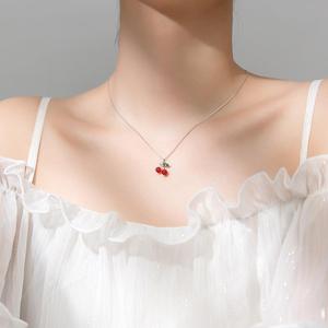 Collar de Plata 925 con Diseño de Cereza Fresca y Dulce, Estilo <span class=keywords><strong>Bosque</strong></span> Moderno, con Incrustaciones de Circonita y Baño de Oro - Product Image 4